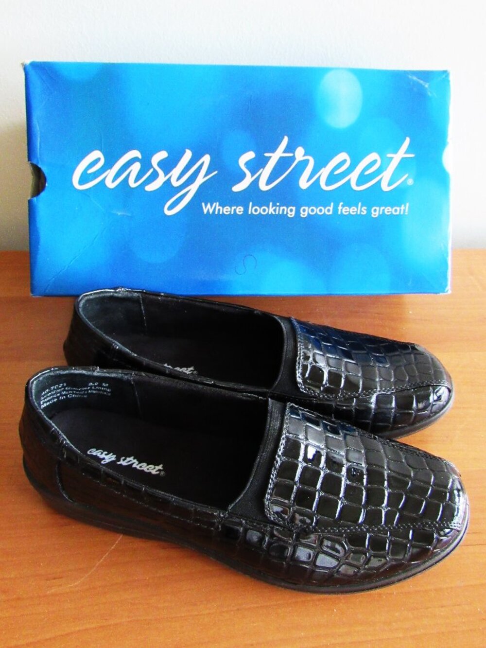 Easy Street Women's Black Pat Croc Shoes size 9.5 M